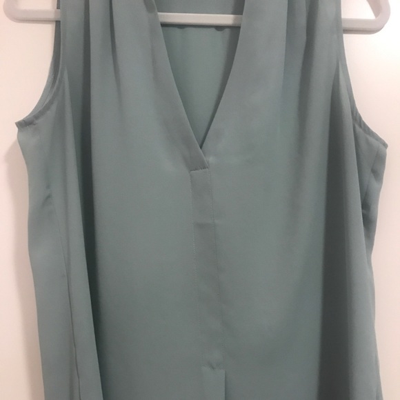 Flowy sage green blouse - Picture 3 of 4